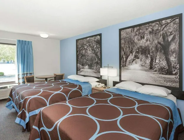 Super 8 by Wyndham Valdosta GA I-75 hotel detail image 4