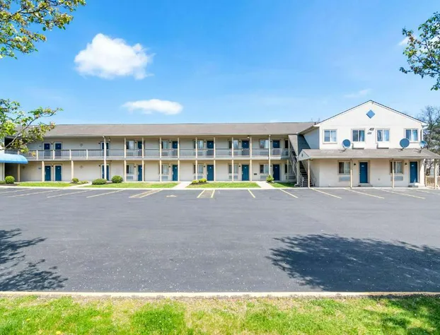 Econo Lodge Bethel - Danbury hotel detail image 2