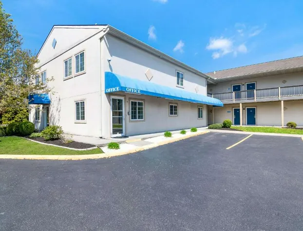Econo Lodge Bethel - Danbury hotel detail image 1