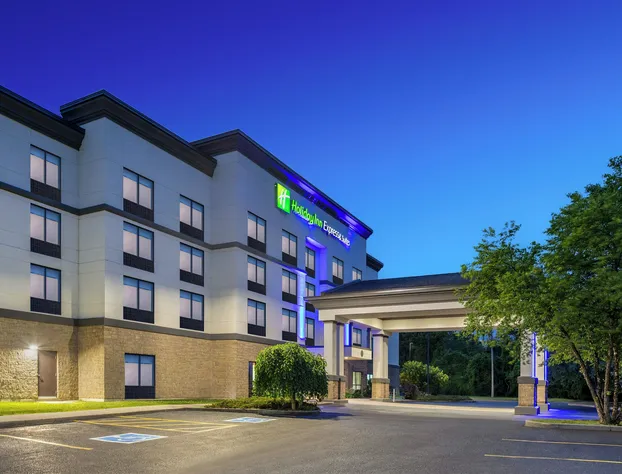 Holiday Inn Express Hotel & Suites Brockville by IHG hotel detail image 1