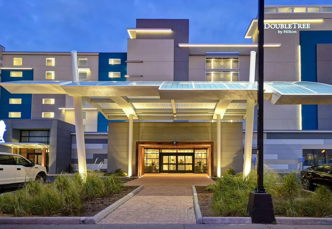 DoubleTree by Hilton Virginia Beach Oceanfront South hotel hero