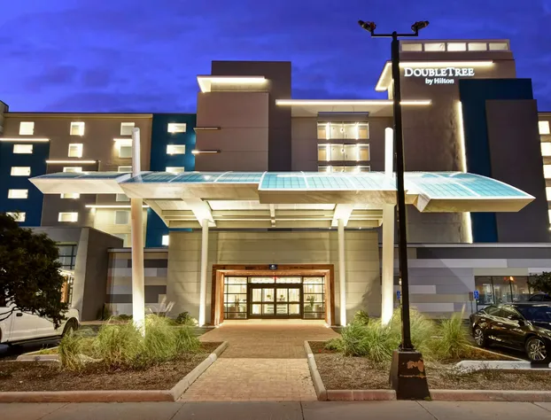 DoubleTree by Hilton Virginia Beach Oceanfront South hotel detail image 1