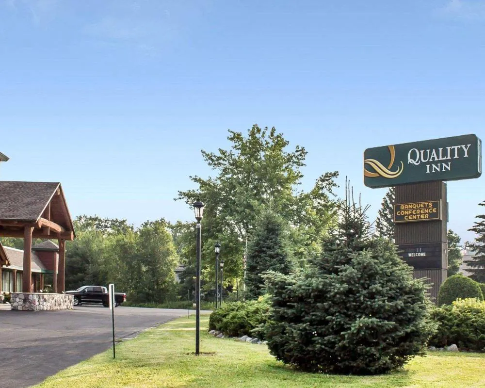Quality Inn Rhinelander hotel hero