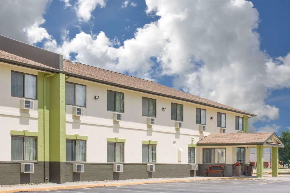 Baymont by Wyndham Ames hotel hero