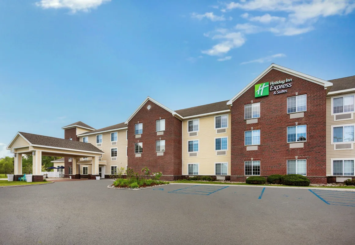 Holiday Inn Express Hotel & Suites Acme-Traverse City by IHG hotel hero