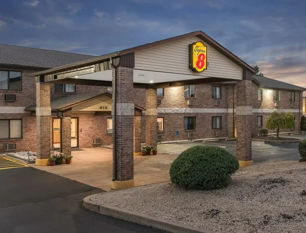 Super 8 by Wyndham Farmington hotel detail image 1