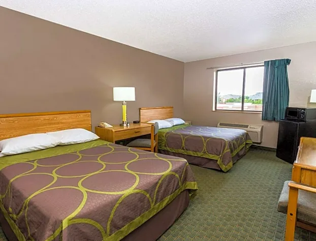 Super 8 by Wyndham St. Charles hotel detail image 2