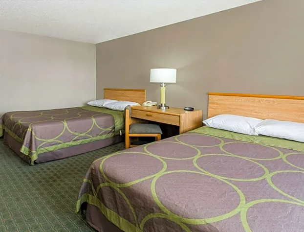 Super 8 by Wyndham St. Charles hotel detail image 3