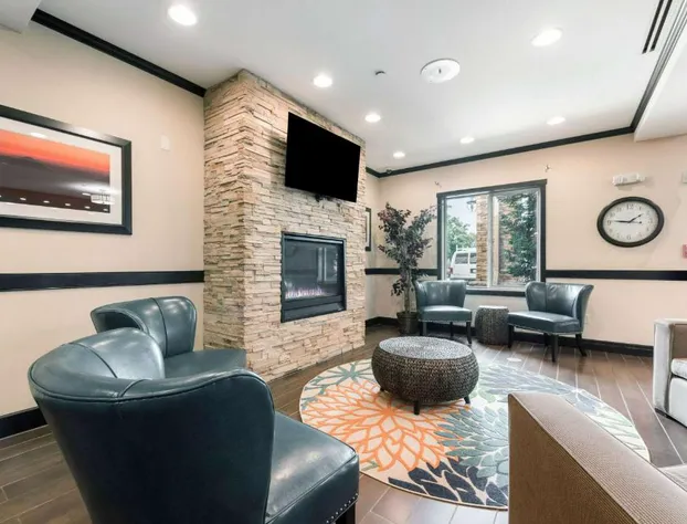 La Quinta Inn & Suites by Wyndham Auburn hotel detail image 3