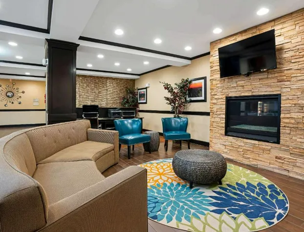 La Quinta Inn & Suites by Wyndham Auburn hotel detail image 4