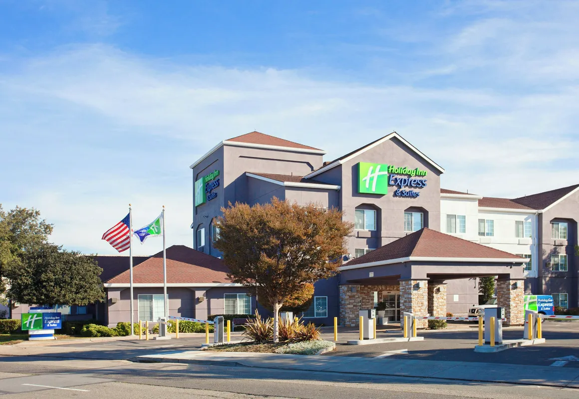 Holiday Inn Express Hotel & Suites Oakland-Airport by IHG hotel hero