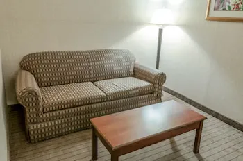 Quality Inn & Suites Grants - I-40 hotel detail image 2