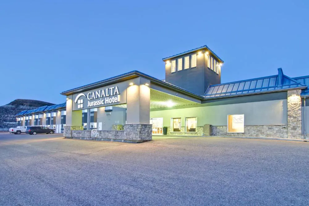Canalta Jurassic – Drumheller hotel hero