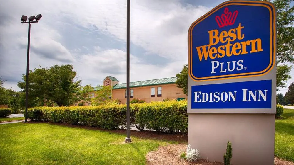 Best Western Plus Edison Inn hotel hero