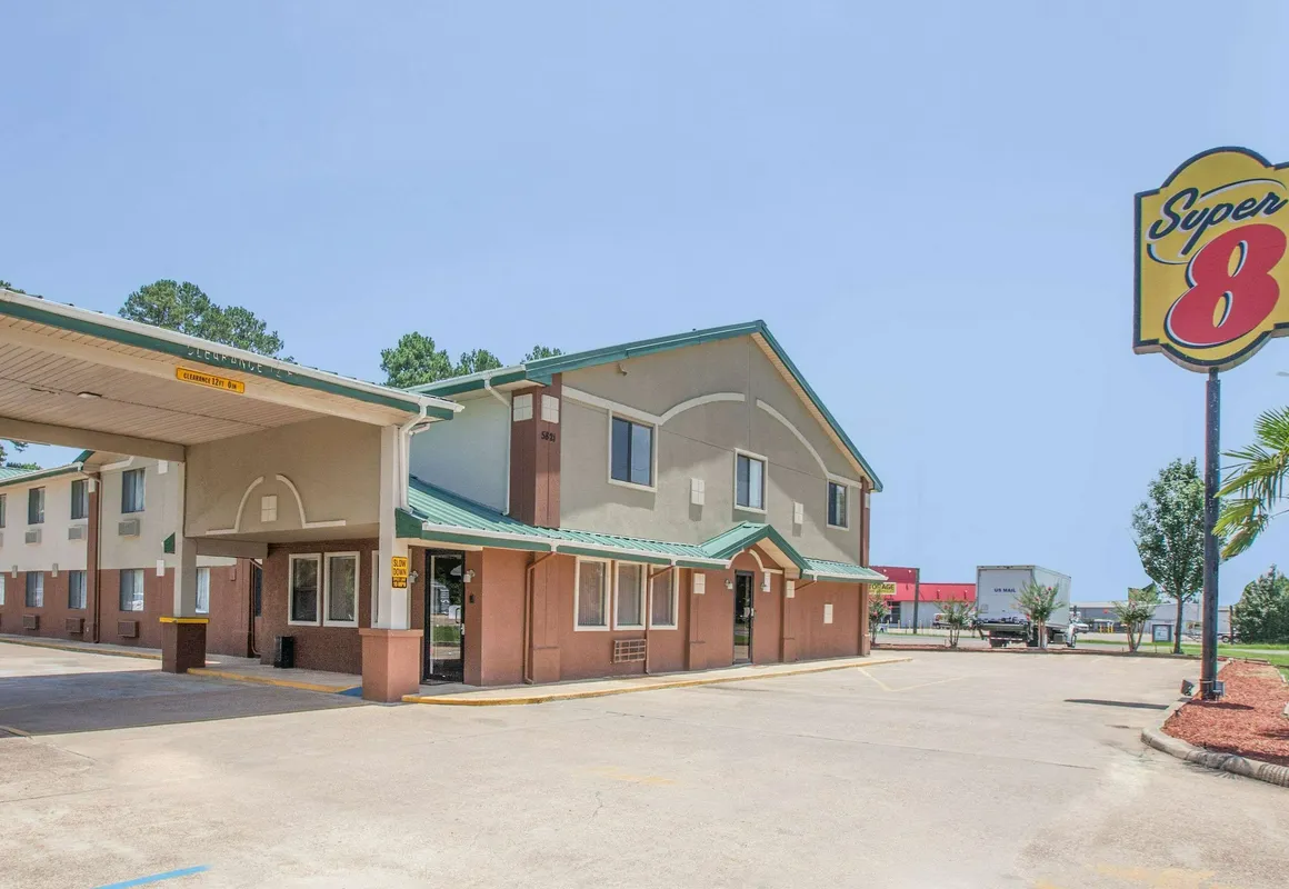 Super 8 by Wyndham Natchitoches hotel hero