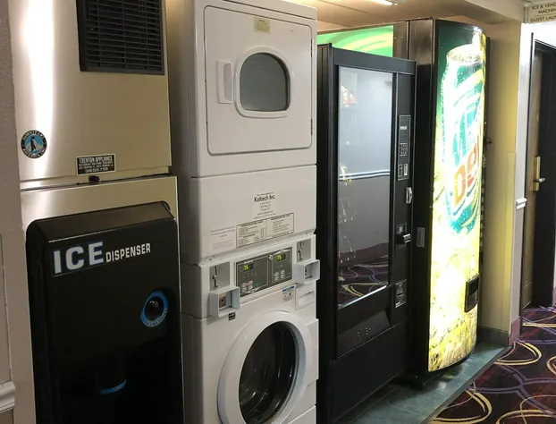 Super 8 by Wyndham Natchitoches hotel detail image 4