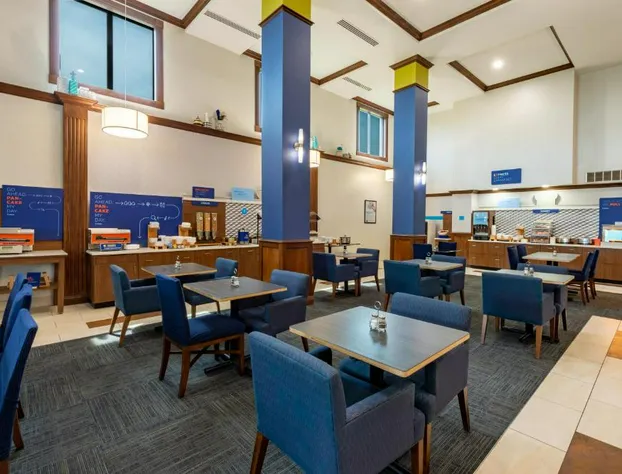 Holiday Inn Express Hotel & Suites in North East (Erie) by IHG hotel detail image 2