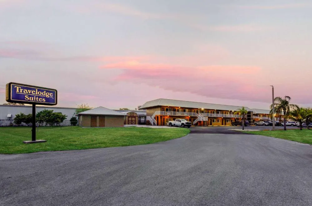 Travelodge Suites by Wyndham Lake Okeechobee hotel hero