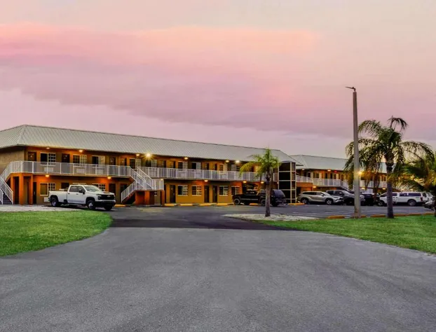 Travelodge Suites by Wyndham Lake Okeechobee hotel detail image 3