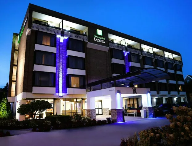 Holiday Inn Express Detroit-Birmingham by IHG hotel detail image 1