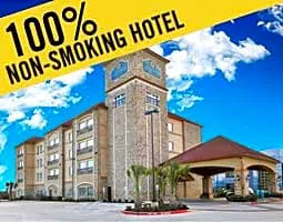 La Quinta Inn & Suites by Wyndham Dallas Grand Prairie South hotel detail image 2