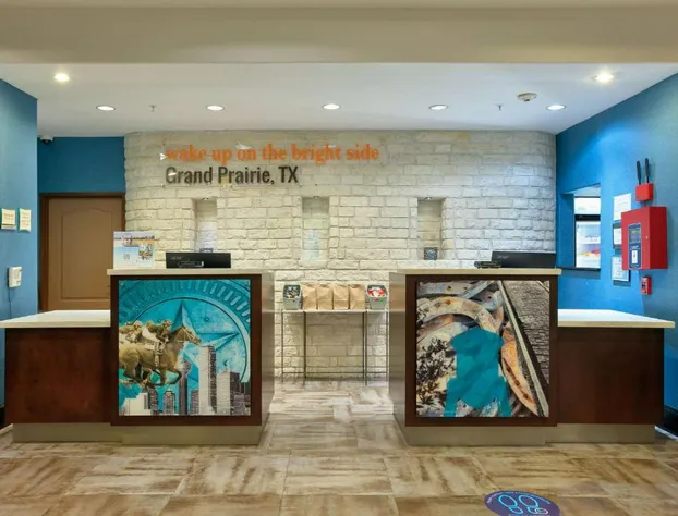 La Quinta Inn & Suites by Wyndham Dallas Grand Prairie South hotel detail image 1