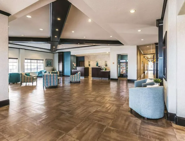 La Quinta Inn & Suites by Wyndham Dallas Grand Prairie South hotel detail image 2