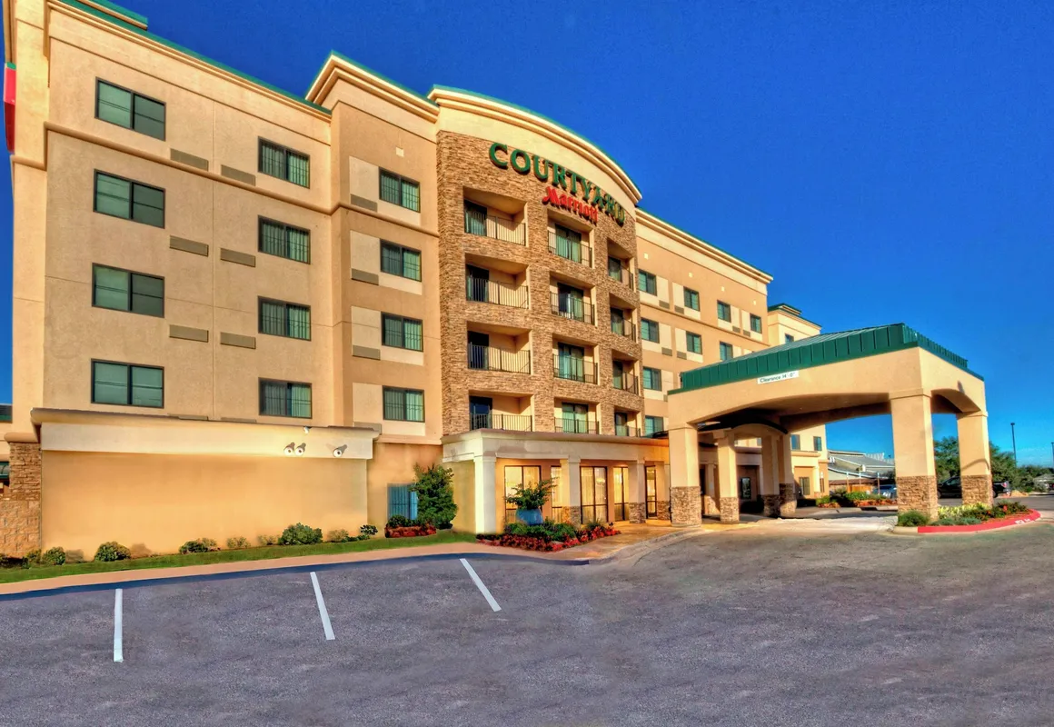 Courtyard by Marriott Midland hotel hero