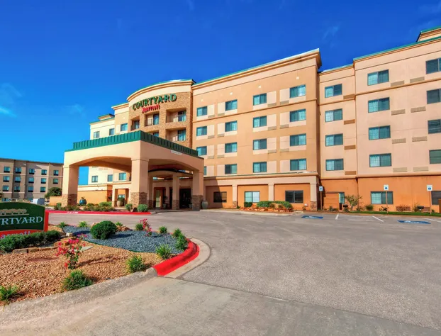 Courtyard by Marriott Midland hotel detail image 1