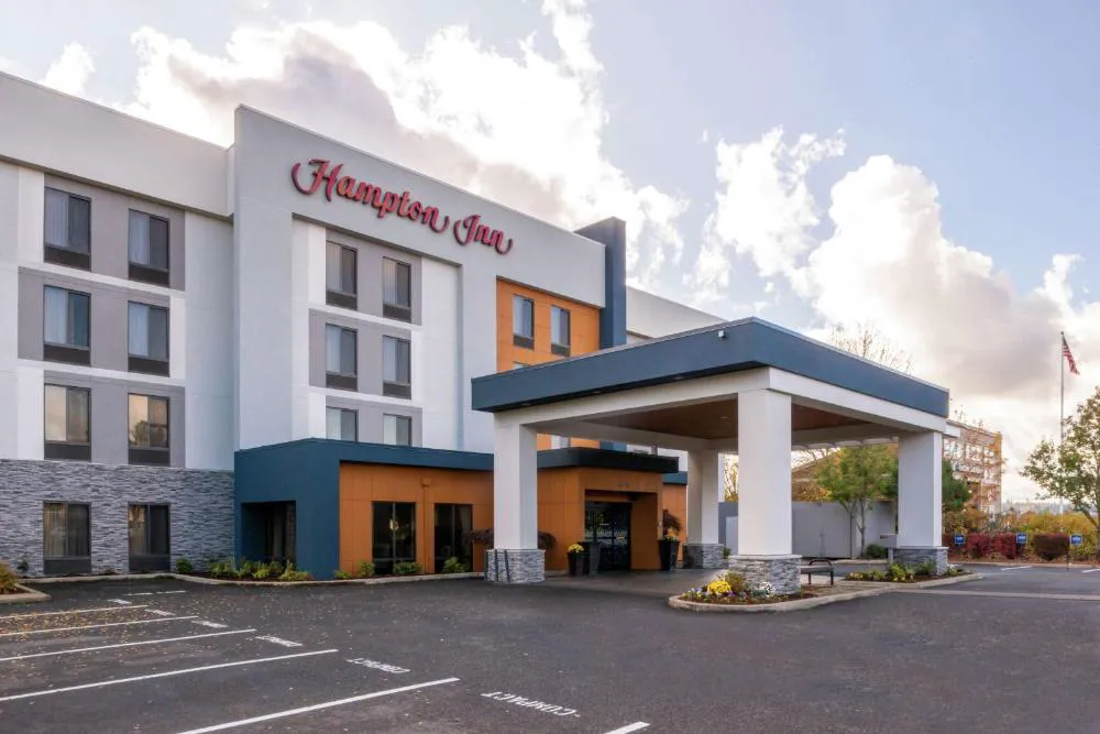 Hampton Inn Eugene hotel hero