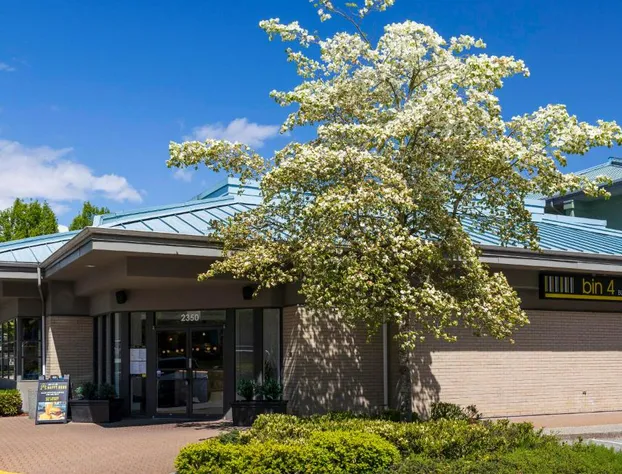 Accent Inns Burnaby hotel detail image 1