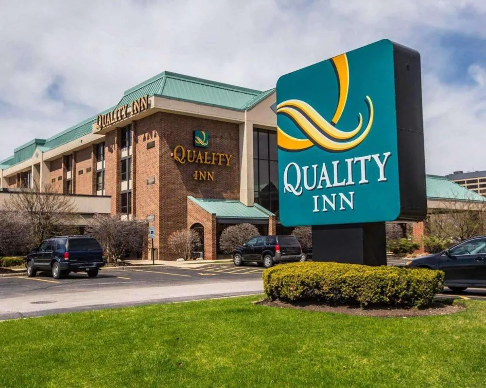 Quality Inn Schaumburg - Chicago near the Mall hotel hero