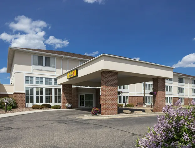 Super 8 by Wyndham Menomonie WI hotel detail image 1