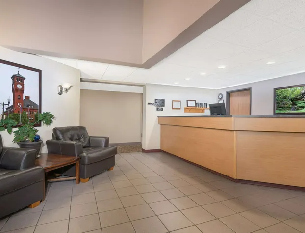 Super 8 by Wyndham Menomonie WI hotel detail image 2