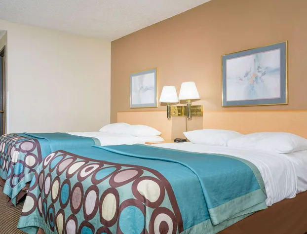 Super 8 by Wyndham Menomonie WI hotel detail image 4