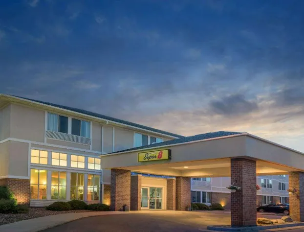 Super 8 by Wyndham Menomonie WI hotel detail image 1