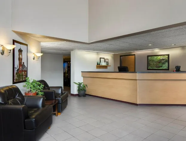 Super 8 by Wyndham Menomonie WI hotel detail image 4