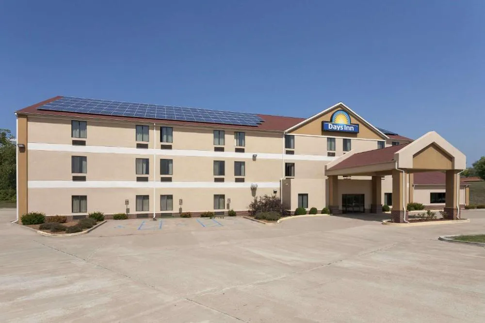 Days Inn by Wyndham Jefferson City hotel hero