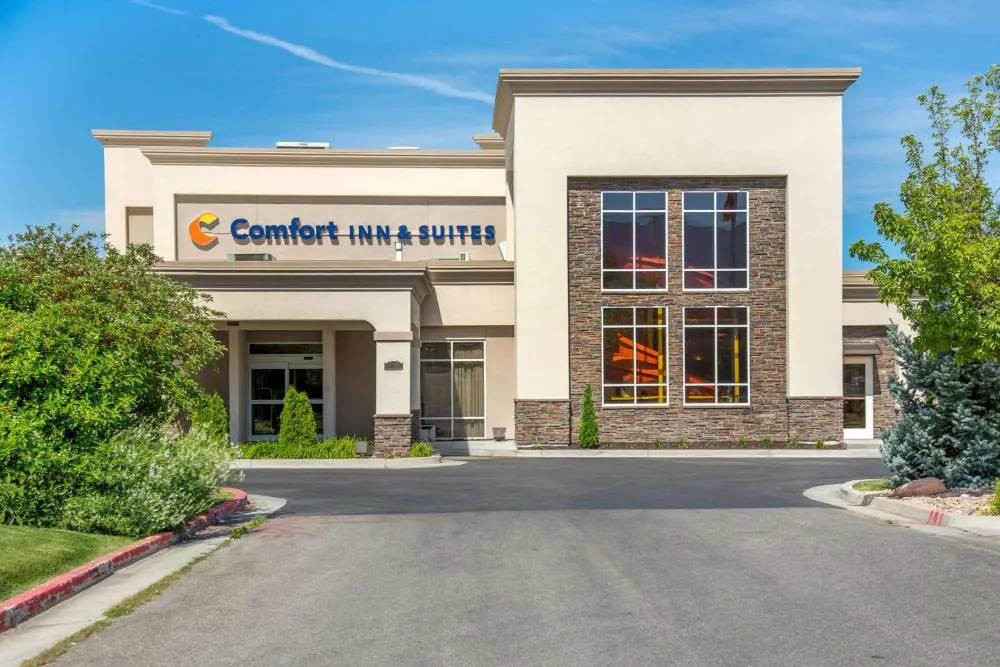 Comfort Inn & Suites Logan Near University hotel hero