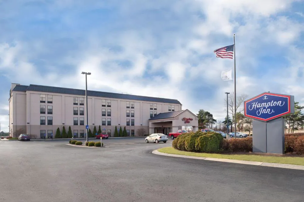 Hampton Inn Muskegon hotel hero