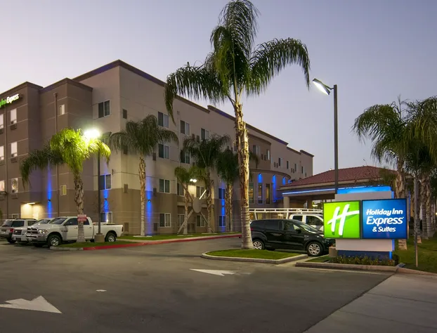 Holiday Inn Express and Suites Bakersfield Central by IHG hotel detail image 1