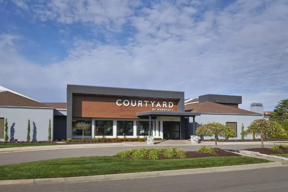 Courtyard by Marriott Detroit Troy hotel hero