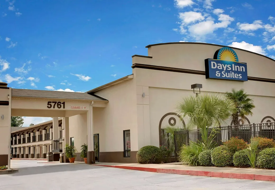 Days Inn & Suites by Wyndham Opelousas hotel hero