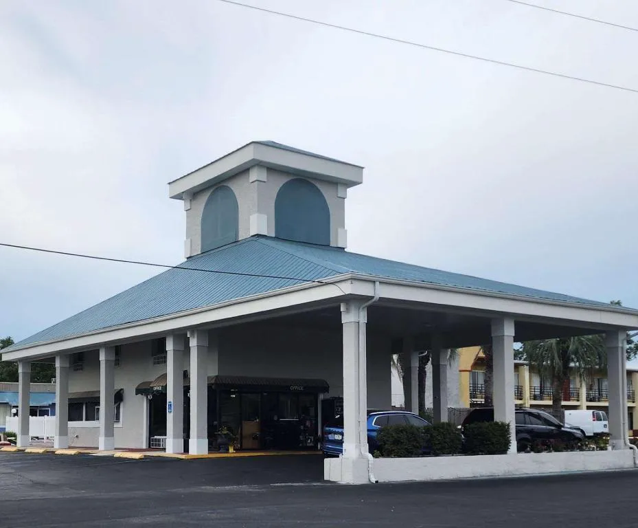 Econo Lodge Perry hotel hero