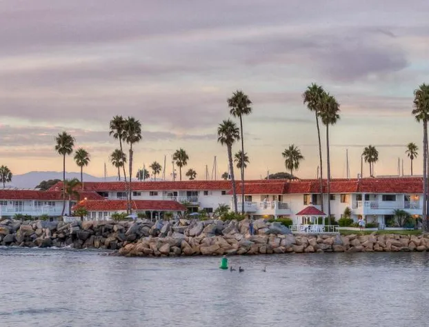 Oceanside Marina Suites hotel detail image 2