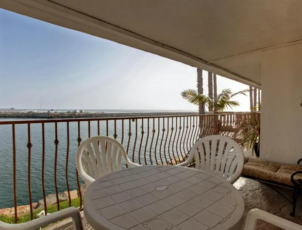 Oceanside Marina Suites hotel detail image 4