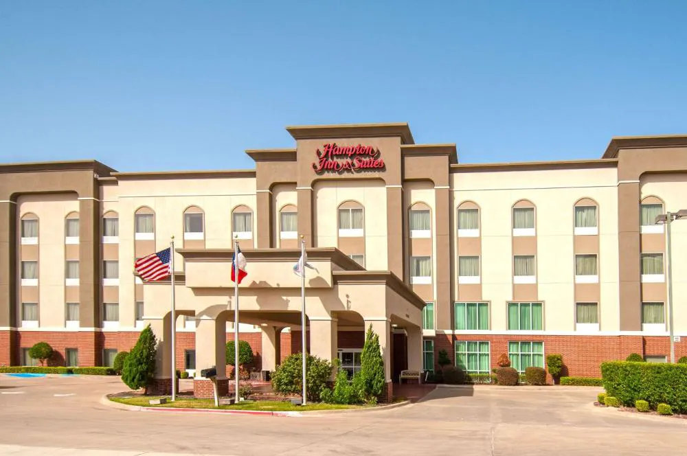 Hampton Inn & Suites Waxahachie hotel hero