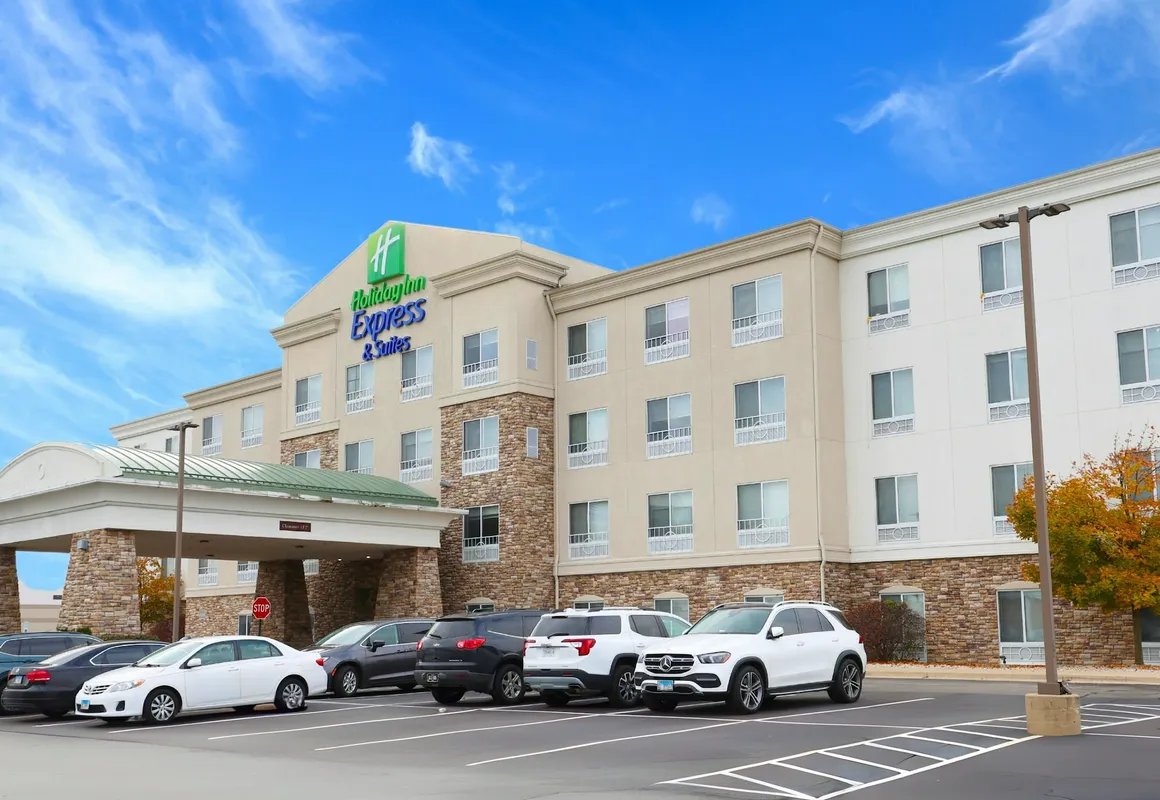 Holiday Inn Express & Suites Waukegan by IHG hotel hero