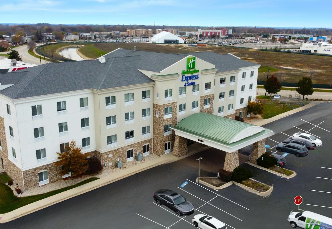 Holiday Inn Express & Suites Waukegan by IHG hotel hero