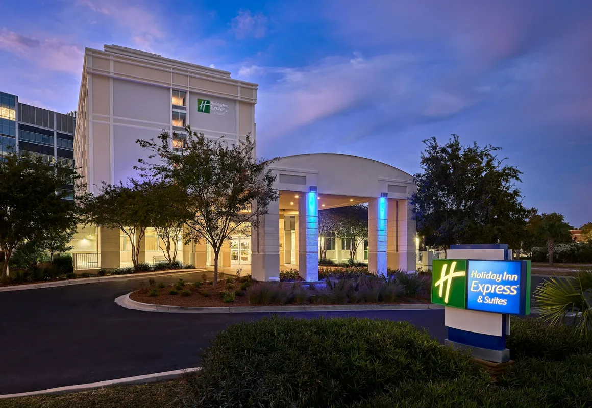 Holiday Inn Express & Suites Charleston Dwtn - Westedge by IHG hotel hero